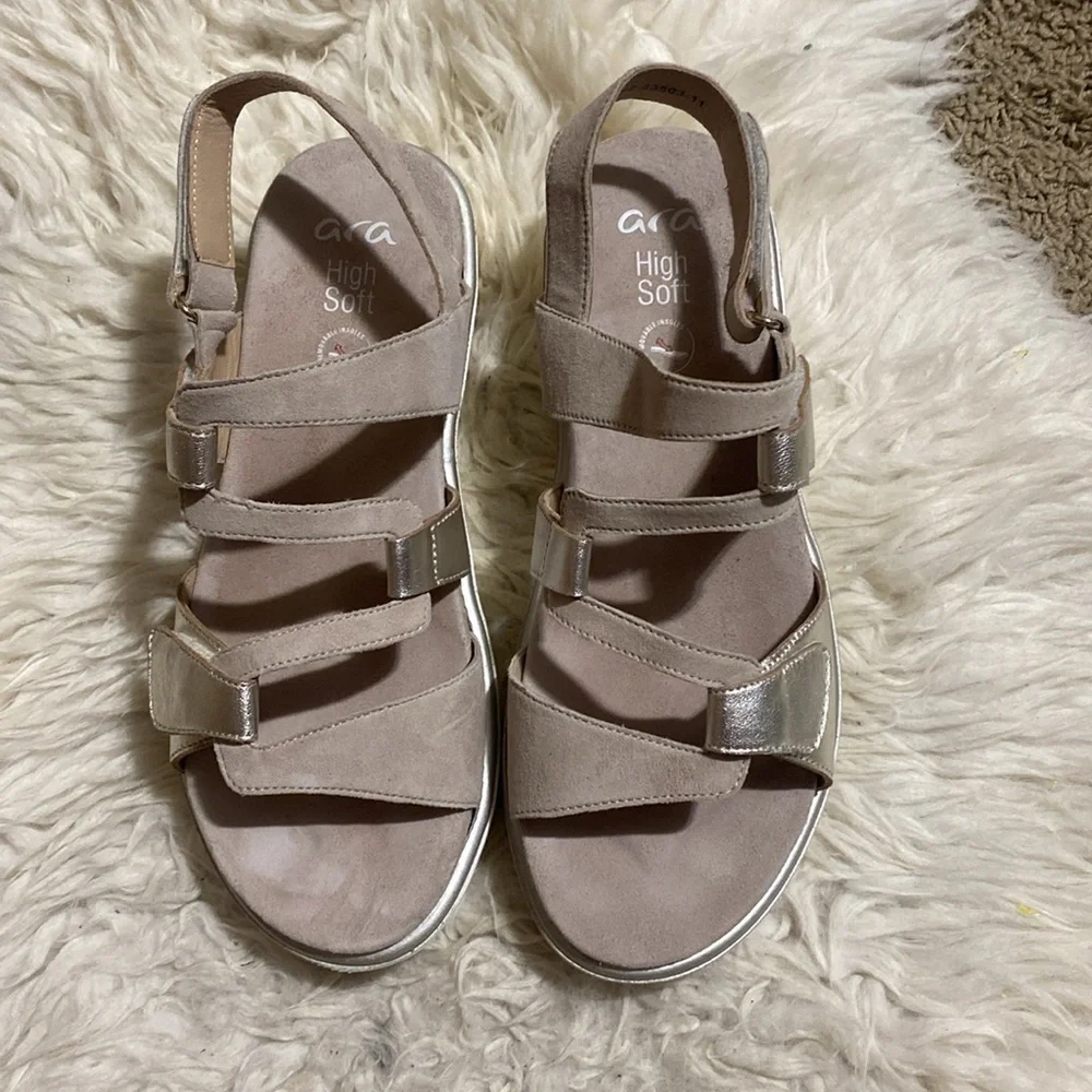 Ara Bayview Triple‎ Adjustable Wedge Sandal Platinum / Sand / Metallic Leather 8